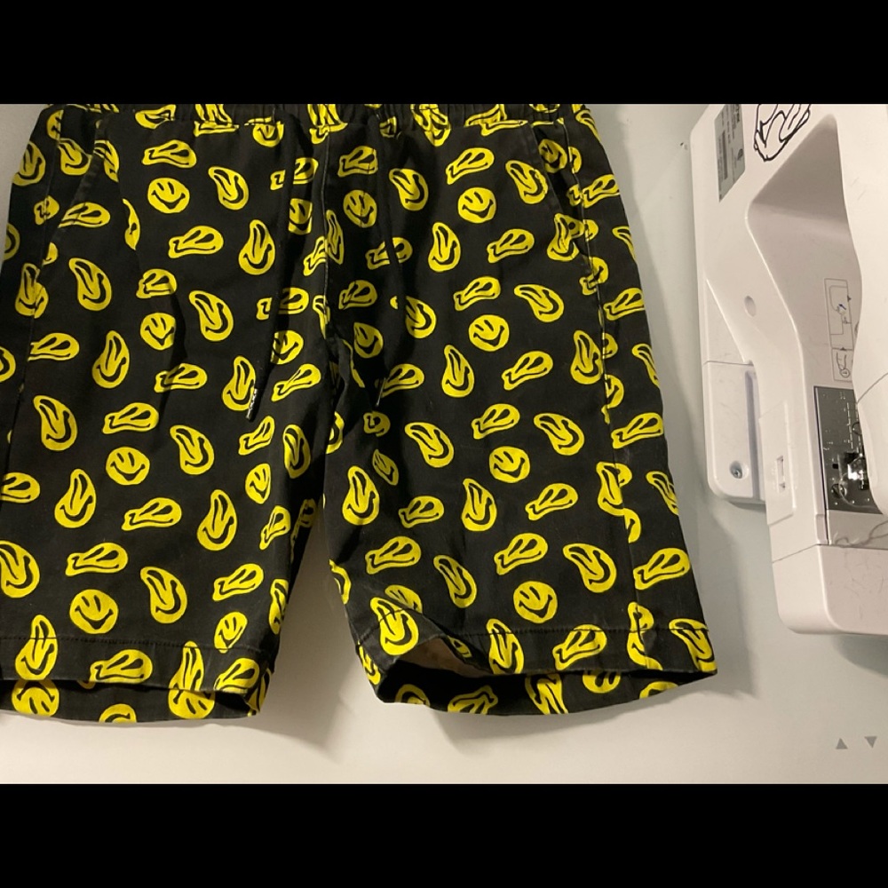 Men’s trippy smiley shorts